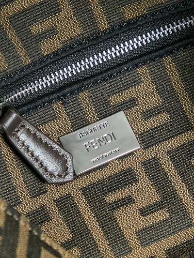 フェンディバッグ着用イメージ